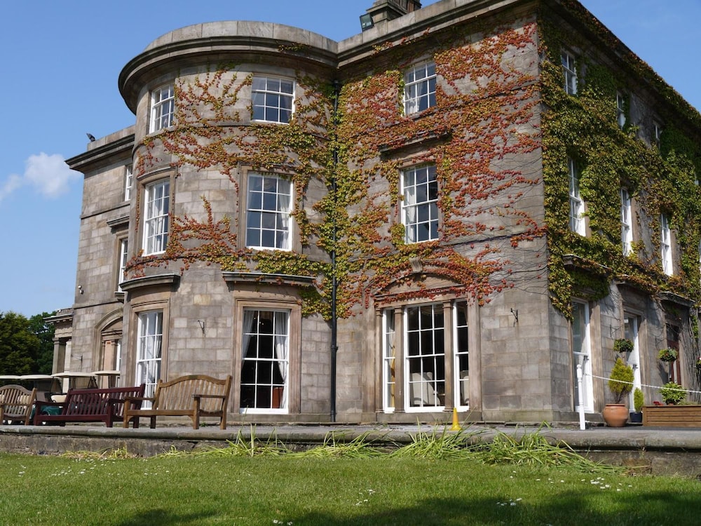 Shaw Hill Golf Resort & Spa Hotel,Heapey>>Chorley,3 star