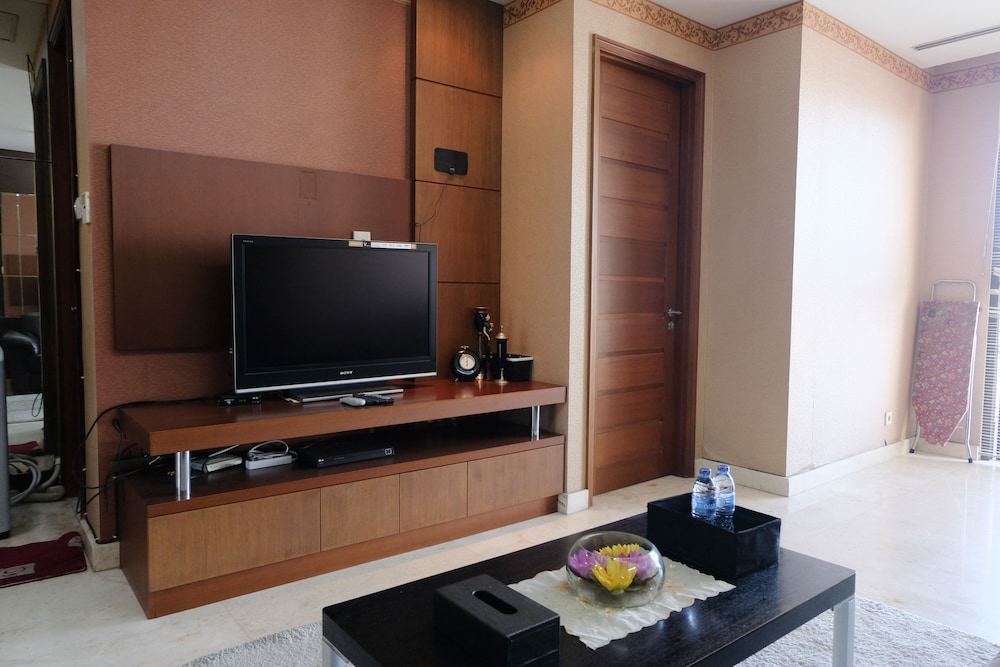 spacious and modern 2br at apartment dago butik