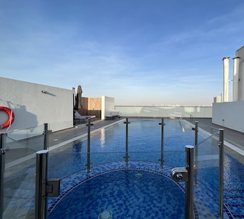 spacious studio with balcony in al majan