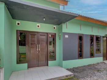 spot on 92490 casa homestay syariah