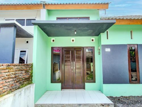 spot on 92490 casa homestay syariah