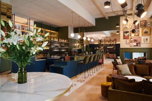 square lodge hotel la roche sur yon handwritten collection