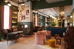 square lodge hotel la roche sur yon handwritten collection