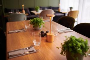 square lodge hotel la roche sur yon handwritten collection