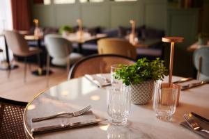 square lodge hotel la roche sur yon handwritten collection