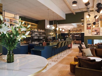 square lodge hotel la roche sur yon handwritten collection