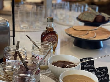 square lodge hotel la roche sur yon handwritten collection