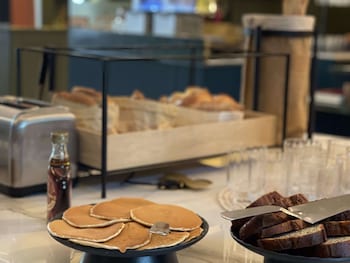 square lodge hotel la roche sur yon handwritten collection