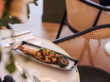 square lodge hotel la roche sur yon handwritten collection