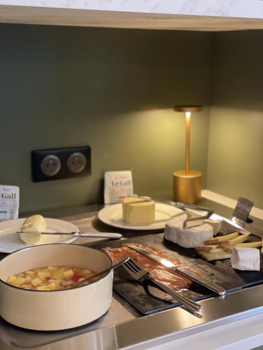 square lodge hotel la roche sur yon handwritten collection