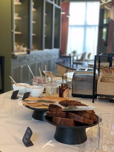 square lodge hotel la roche sur yon handwritten collection