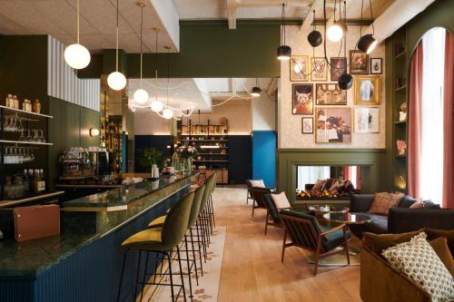 square lodge hotel la roche sur yon handwritten collection