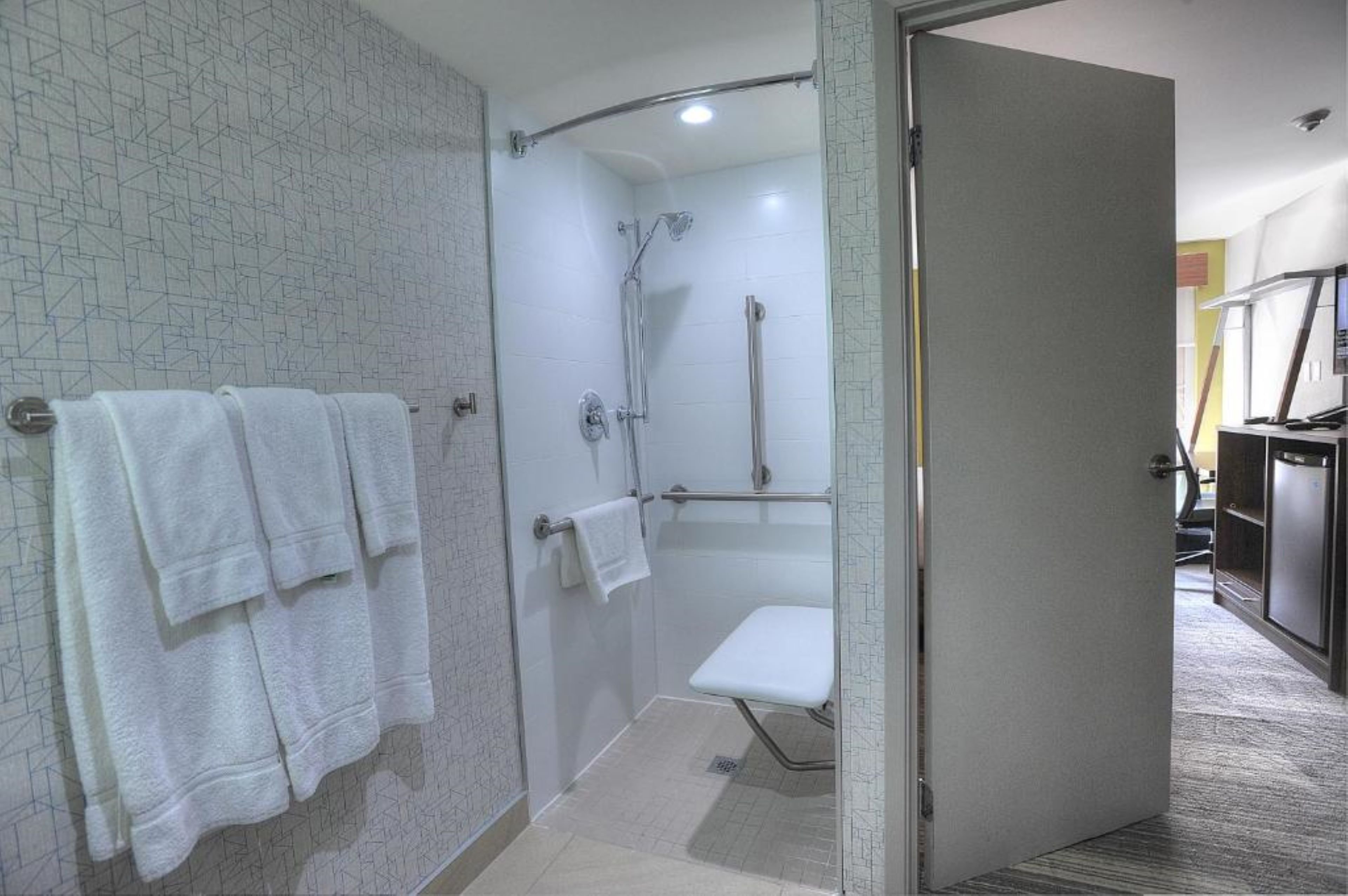 holiday inn express and suites toronto airport west by ihg