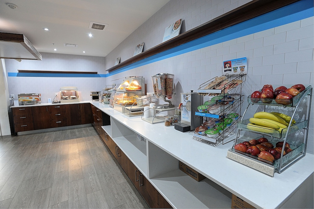 holiday inn express and suites toronto airport west by ihg
