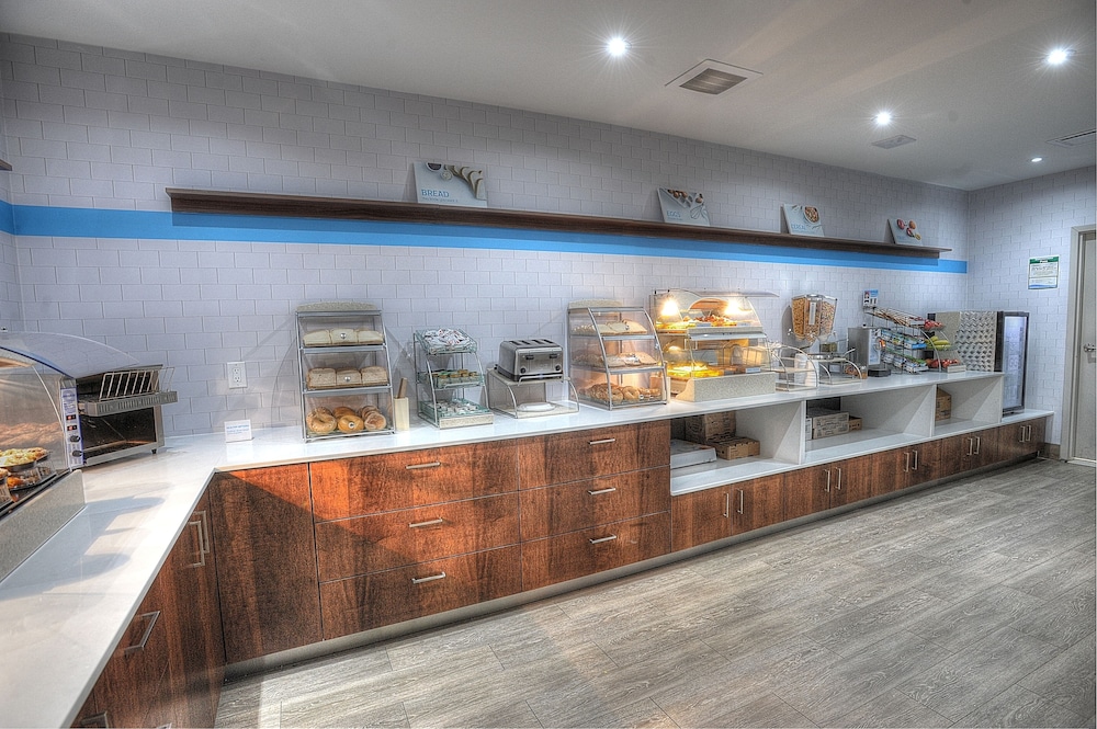 holiday inn express and suites toronto airport west by ihg