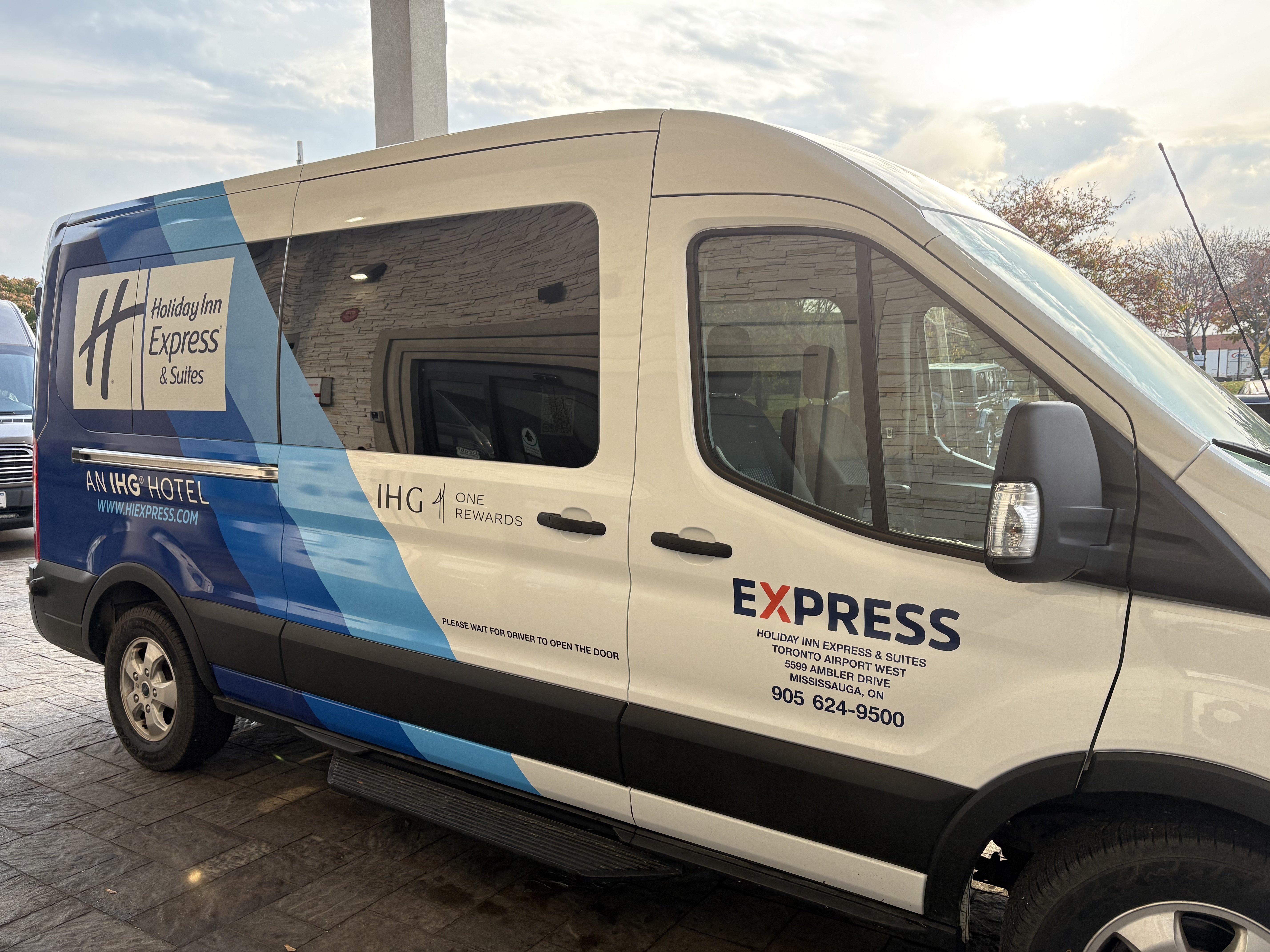 holiday inn express and suites toronto airport west by ihg