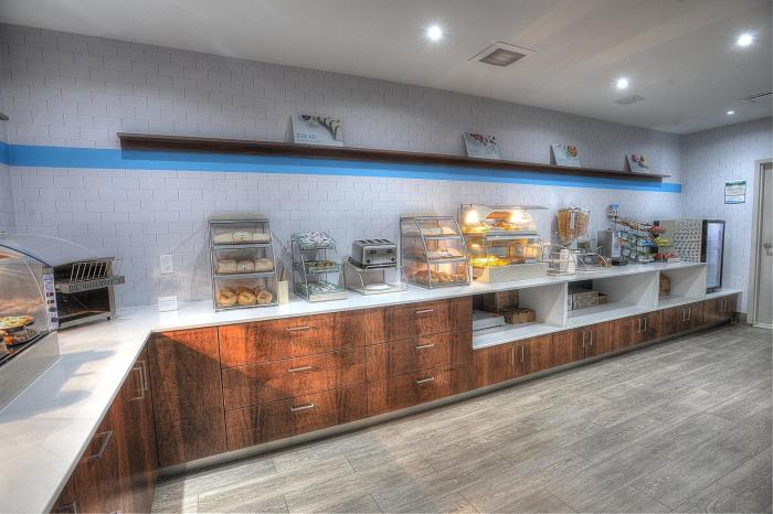 holiday inn express and suites toronto airport west by ihg