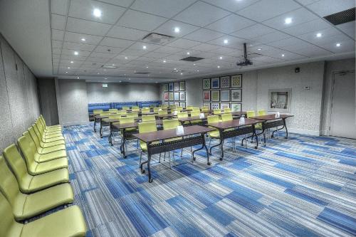 holiday inn express and suites toronto airport west by ihg