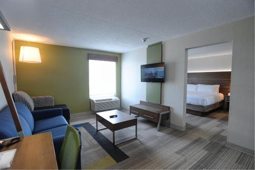 holiday inn express and suites toronto airport west by ihg