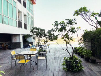 strategic and homey studio at tamasari papilio apartment