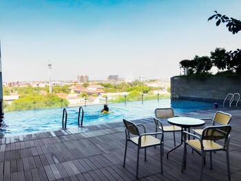 strategic and homey studio at tamasari papilio apartment