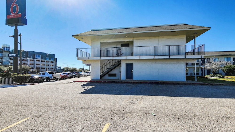studio 6 galveston tx