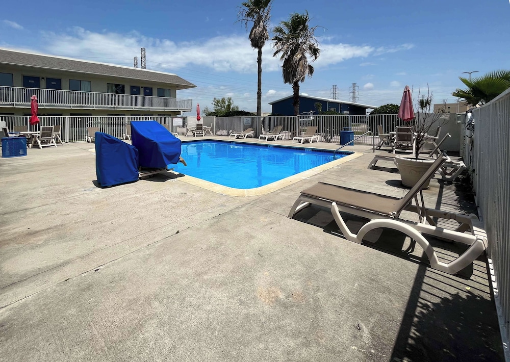 studio 6 galveston tx