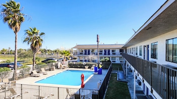 Studio 6 Galveston, Tx,,2 star