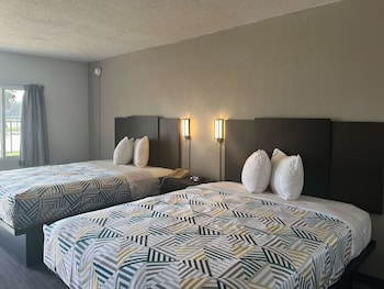 studio 6 lake jackson tx