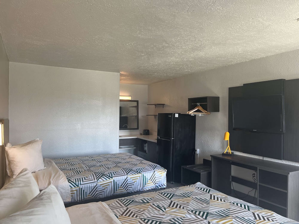 studio 6 lake jackson tx