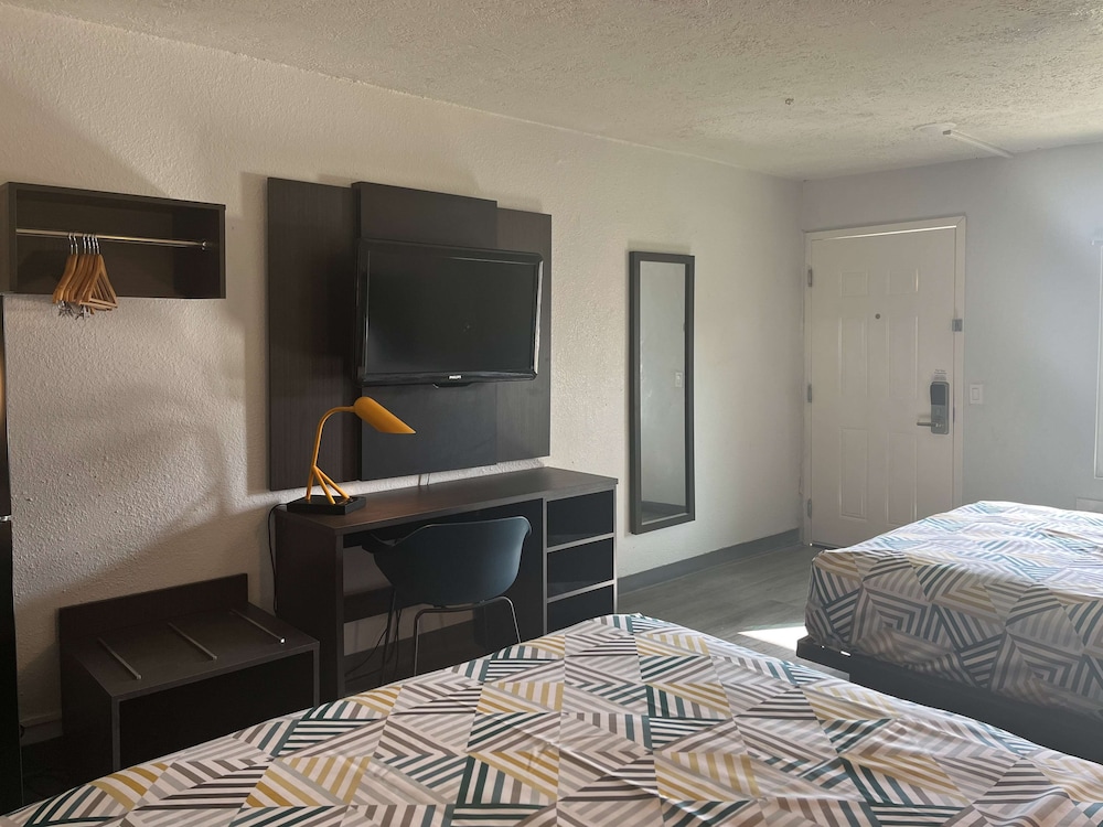 studio 6 lake jackson tx