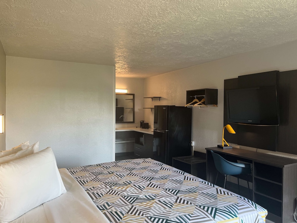 studio 6 lake jackson tx