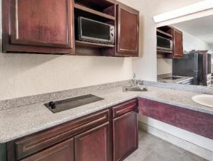 studio 6 lake jackson tx