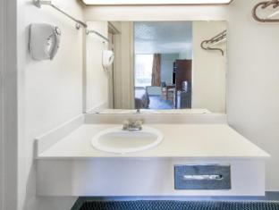 studio 6 lake jackson tx