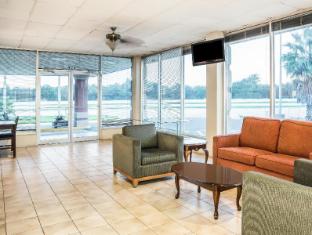 studio 6 lake jackson tx