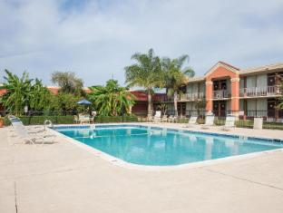 studio 6 lake jackson tx