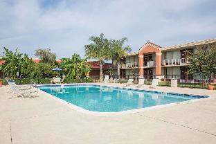 studio 6 lake jackson tx