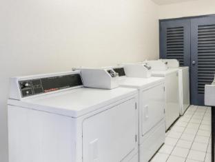 studio 6 lake jackson tx