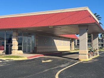 studio 6 lake jackson tx