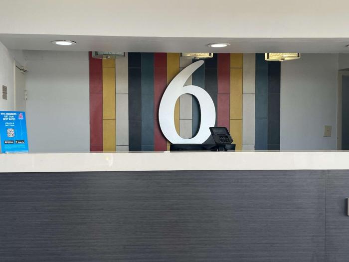 studio 6 lake jackson tx