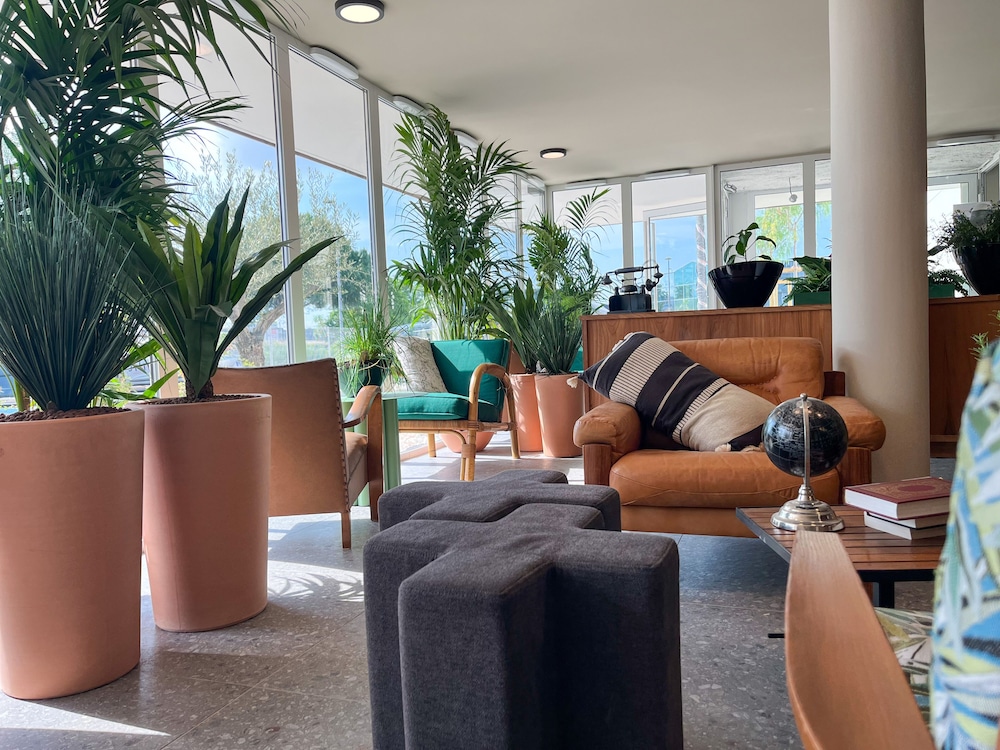 greet hotel montpellier aeroport parc des expos