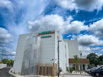 greet hotel montpellier aeroport parc des expos