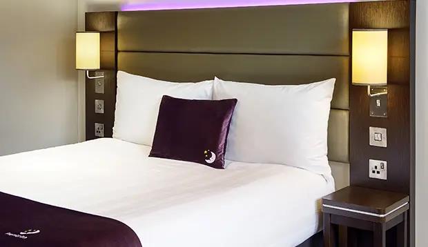 premier inn wirral greasby