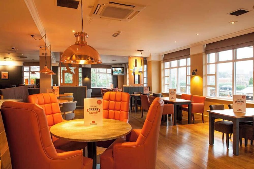 premier inn nottingham castle marina