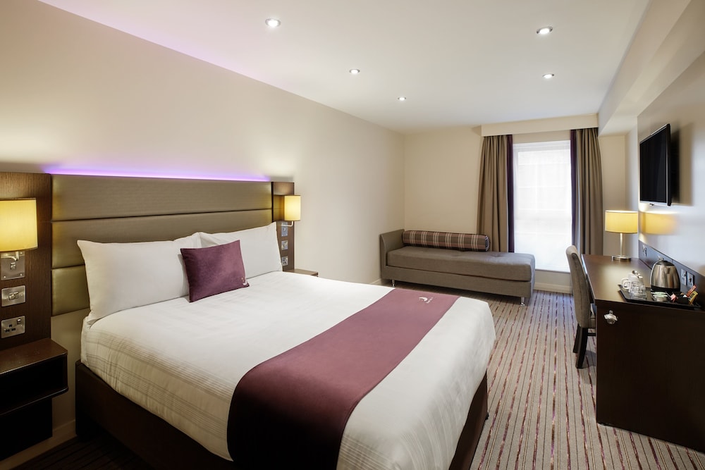 premier inn nottingham castle marina
