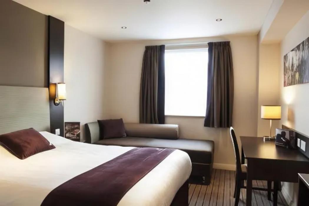 premier inn manchester wilmslow