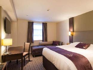 premier inn manchester wilmslow
