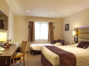 premier inn manchester wilmslow