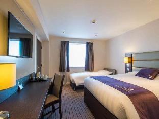 premier inn manchester wilmslow