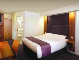 premier inn manchester wilmslow